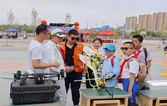 新疆保華潤天航空受邀參加烏魯木齊市第133中學“科技藝術節暨雙減成果展”活動