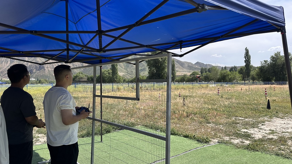 無人機培訓哪家強？新疆保華潤天為應屆生鋪就就業路