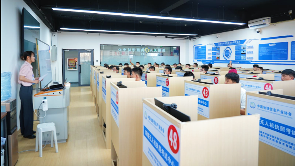 新疆無(wú)人機(jī)培訓(xùn) | CAAC執(zhí)照成金鑰匙,保華潤(rùn)天航空助你起飛