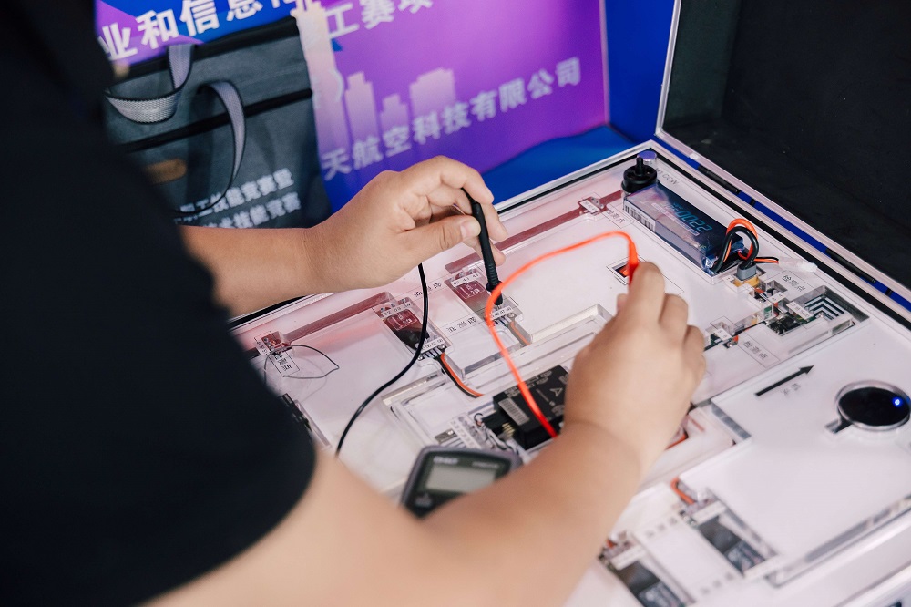 2025年自治區(qū)工業(yè)和信息化技能競賽無人機裝調(diào)檢修工賽項總決賽成功舉行