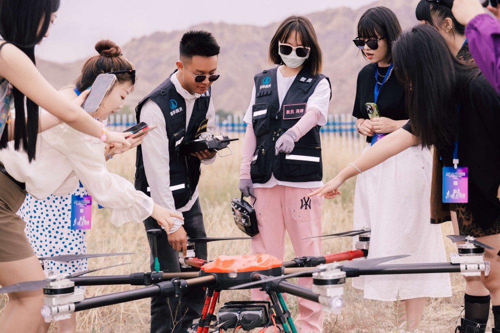 [新疆無人機(jī)培訓(xùn)]手持 CAAC 無人機(jī)執(zhí)照入伍的軍旅新機(jī)遇