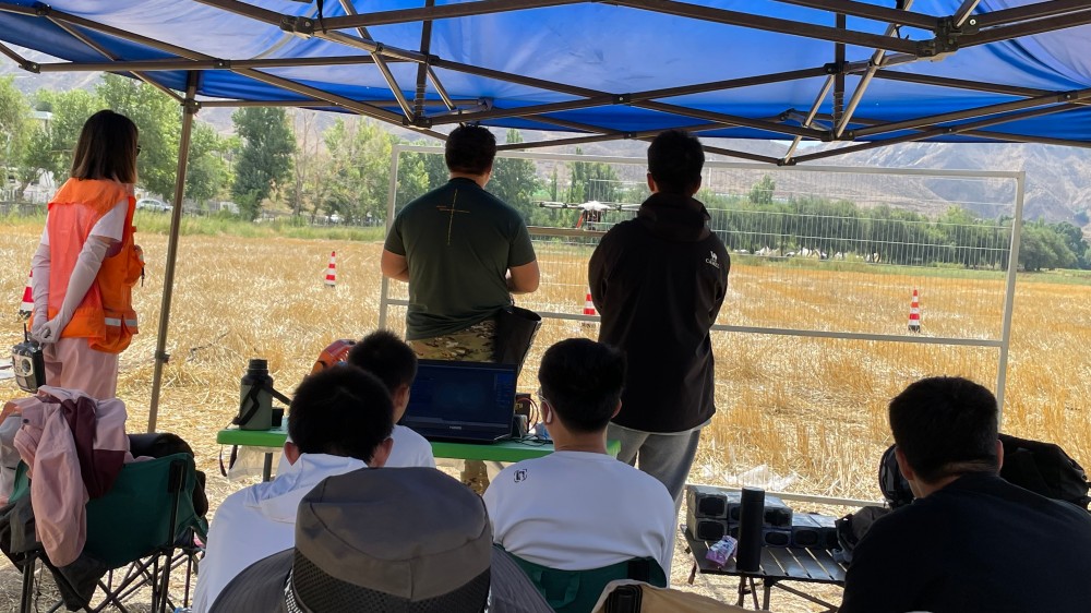 把創(chuàng)意“飛”出來！新疆保華潤(rùn)天無人機(jī)培訓(xùn)：你最酷的創(chuàng)作伙伴