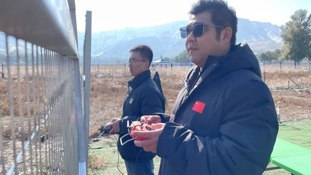 以前飛無人機叫玩，在保華潤天新疆無人機培訓學完那叫專業