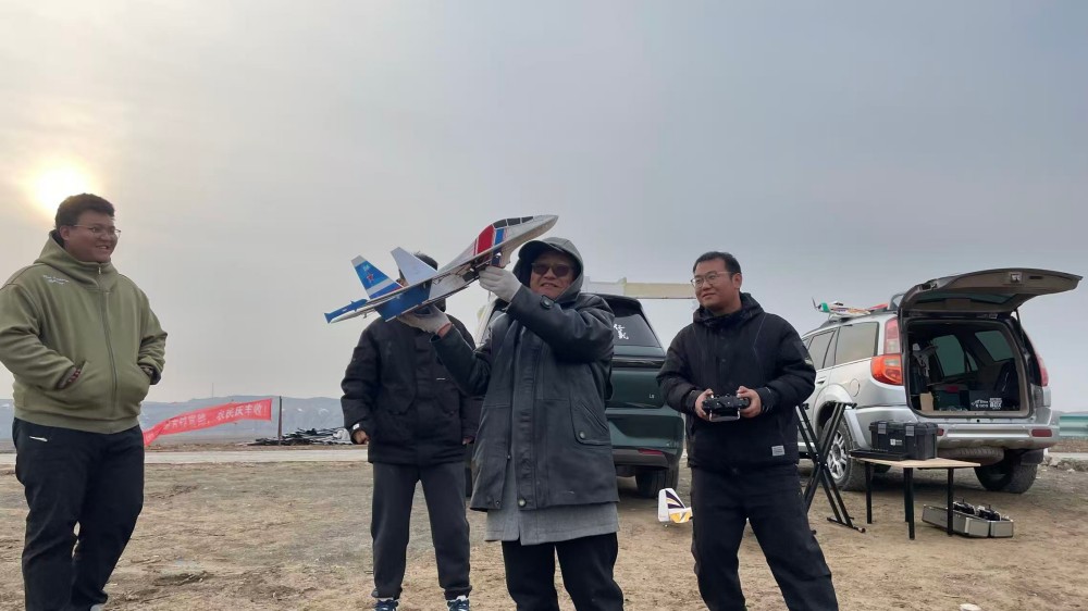 新疆學無人機，保華潤天教官團隊均持CAAC教員執照